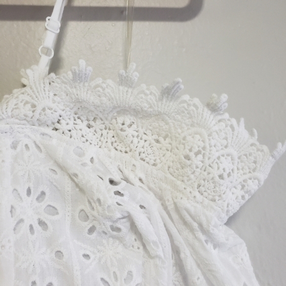 Elegant White Lace Off-Shoulder Top - Picture 11 of 16